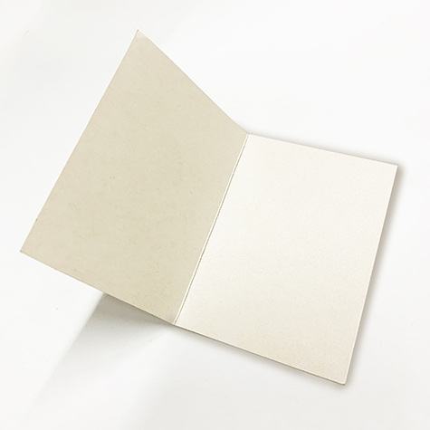 carta Biglietto chiudipacco, Due Candele completo di bustina in carta. Formato cm 4,7x6,8cm. Stampa offset su cartoncino bianco liscio. .