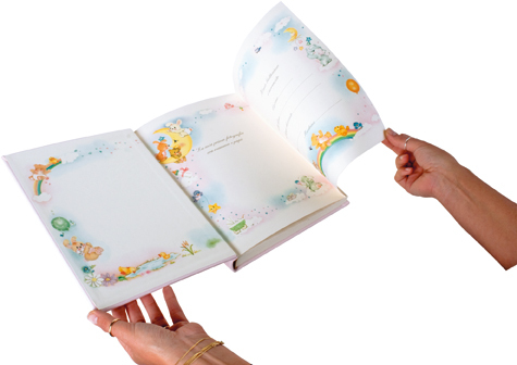 gbc Album foto per NASCITA con 30 fogli in cartoncino+velina. Formato 24x30.5cm Possibilit di inserire foto di vari formati. Copertina ROSA. Rilegatura a libro cartonata rigida con brillantini. Ogni album  inserito in una scatola da regalo.