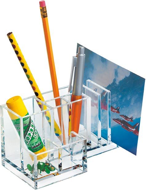 gbc Desk organizer in acrilico Formato: 15x8,5x7,5 cm.