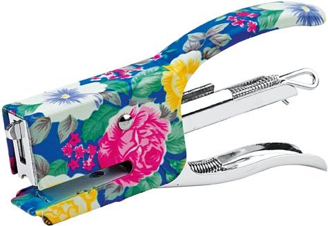 gbc Cucitrice a pinza mini, in metallo stampato, monta il punto 10 cuce fino a 15 fogli. Profondit di cucitura 2,7cm. Fornita con una scatola di 1000 punti colorati. Fantasie assortite.