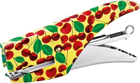 gbc Cucitrice a pinza, in metallo stampato, monta il punto 11 fantasia CILIEGIE. cuce fino a 16 fogli. Profondit� di cucitura 4,5cm. Fornita con una scatola di 1000 punti colorati.