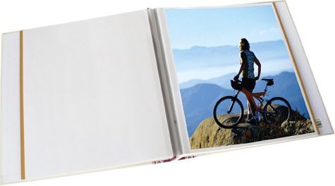 gbc Album foto con 10 cartoncini adesivi + acetato trasparente. Formato 32x33.5cm Possibilit� di inserire foto di vari formati. Copertina con soggetto -Fiore giallo-. Rilegatura a viti sepolte rivestite con copertina rigida. Possibilit� di aggiungere sino a 30 fogli.