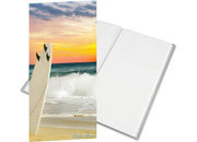 gbc Album foto a tasca per 96 foto. Ogni facciata contiene 3 foto 10x15cm Formato volume 17,5x32,5cm. Copertina con soggetto -surf-. Copertina in polipropilene flessibile. Fogli porta foto di color bianco.