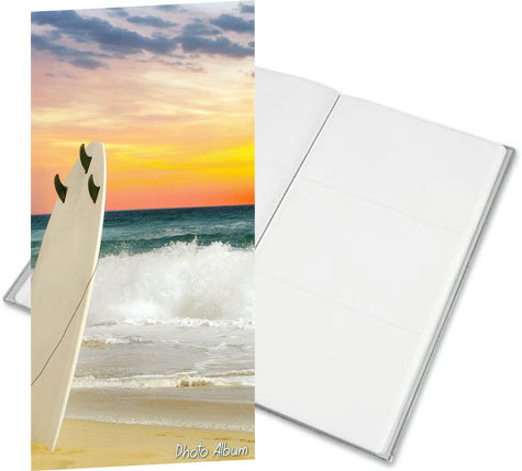 gbc Album foto a tasca per 96 foto. Ogni facciata contiene 3 foto 10x15cm Formato volume 17,5x32,5cm. Copertina con soggetto -surf-. Copertina in polipropilene flessibile. Fogli porta foto di color bianco.