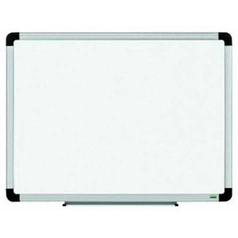 gbc Lavagna magnetica 60x90 cm con cornice in alluminio. Pu essere utilizzata sia in verticale che in orizzontale. Vaschetta portaoggetti.