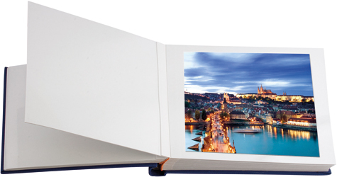 gbc Album foto con 20 cartoncini adesivi + acetato trasparente. Formato 25x30cm Possibilit� di inserire foto di vari formati. Copertina GIALLO OCRA. Rilegatura a libro cartonata rigida in tessuto. Ogni album � inserito in una scatola da regalo.