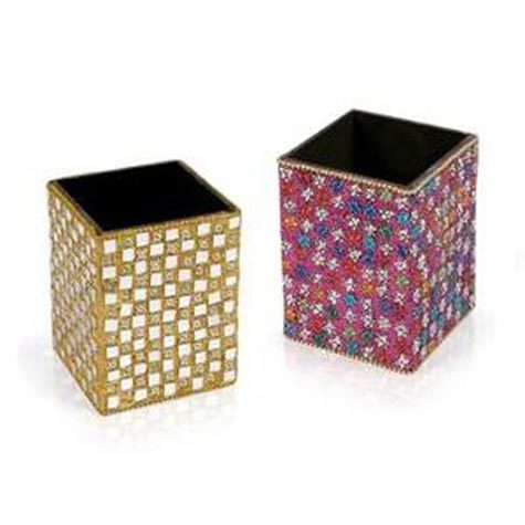 gbc Bicchiere portapenne decorato a mano. quadrato formato 8x8x10cm, fantasie assortite.