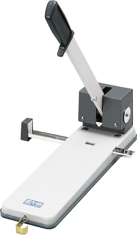 gbc Perforatore OPEN per alti spessori a 2 fori con guida regolabile, perfora fino a 200 fogli da 64gr (15mm), foro diametro 6mm, distanza tra i fori 8cm. Peso 2,55kg. Sistema di blocaggio della leva. Fustella di ricambio codice 90130.