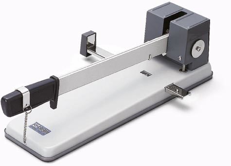 gbc Perforatore OPEN per alti spessori a 2 fori con guida regolabile, perfora fino a 200 fogli da 64gr (15mm), foro diametro 6mm, distanza tra i fori 8cm. Peso 2,55kg. Sistema di blocaggio della leva. Fustella di ricambio codice 90130.