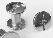 gbc Viti sepolte nichelate, lunghezza 8mm lunghezza mm 8, testa diametro 10mm, tubetto diametro 5mm, una testa fissa ed una mobile. La testa mobile ha intaglio a cacciavite e a croce. Per lunghezza, si intende la distanza INTERNA tra le due teste, che corrisponde allo spessore del volume da rilegare.