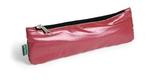 gbc Saccucciolo, astuccio in nylon formato 22x7cm, colori assortiti. Lucido, colororato e morbido come una piuma.