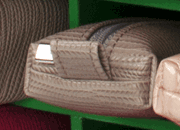 gbc Saccucciolo, astuccio per matite MARRONE, fantasia a intreccio, forma allargata, in PU*.