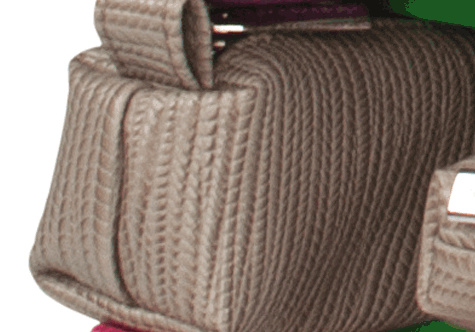 gbc Saccucciolo, astuccio per matite MARRONE, fantasia a intreccio, forma allungata in altezza, in PU*.