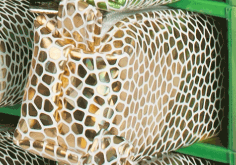 gbc Saccucciolo, astuccio per matite MARRONE, fantasia a mosaico, forma allungata in altezza, in PU*.