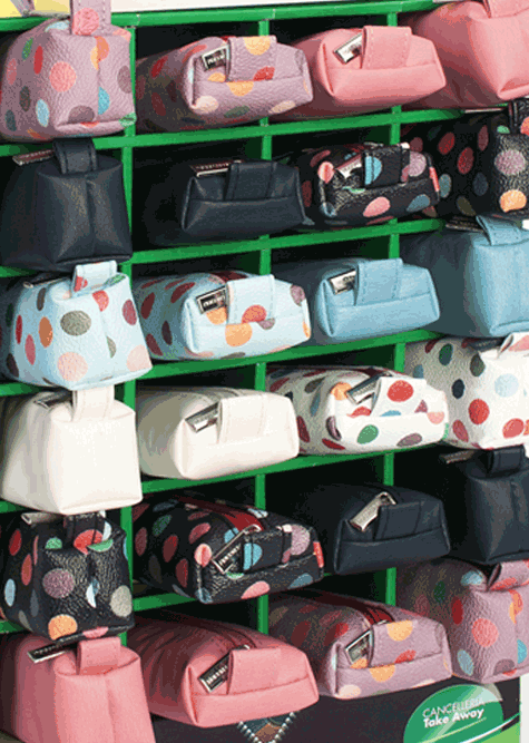 gbc Saccucciolo, astuccio per matite AZZURRO con POIS colorati, a forma allargata, in PU*.