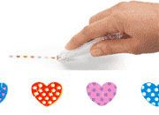 gbc Decoration roller, CUORICINI Consente di imprimere una striscia decorativa al semplice passaggio. Funziona come un nastro correttore, imprimendo 8 diverse decorazioni. Altezza 6mm. lunghezza 6 metri. Prodotto originale PLUS. Made in Japan* LEB80644a