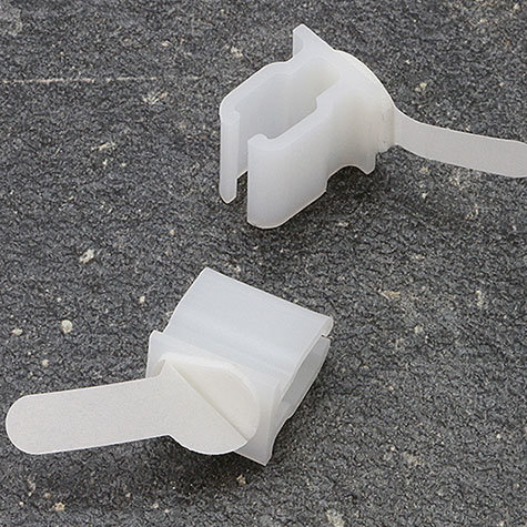 legatoria Portapenne autoadesivo in plastica, 12x14mm BIANCO SEMITRASPARENTE, altezza 15mm.