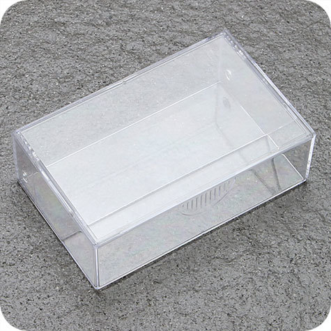 legatoria Portabiglietti da visita, 96x61x31mm TRASPARENTE, in polistirene kristall rigido, meccanismo richiudubile a doppia valva.