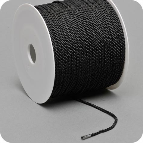 legatoria Cordoncino 2mm, viscosa, NERO-ROSSO-ORO a 3 capi, spessore 2 mm, doppio ritorto, in viscosa. Cordoncino ideale per abbellimenti in campo cartotecnico e per il confezionamento di men�, libretti matrimonio, bomboniere. .