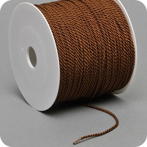 legatoria Cordoncino 2mm, viscosa, MARRONE a 3 capi, spessore 2 mm, doppio ritorto, in viscosa. Cordoncino ideale per abbellimenti in campo cartotecnico e per il confezionamento di men�, libretti matrimonio, bomboniere. .