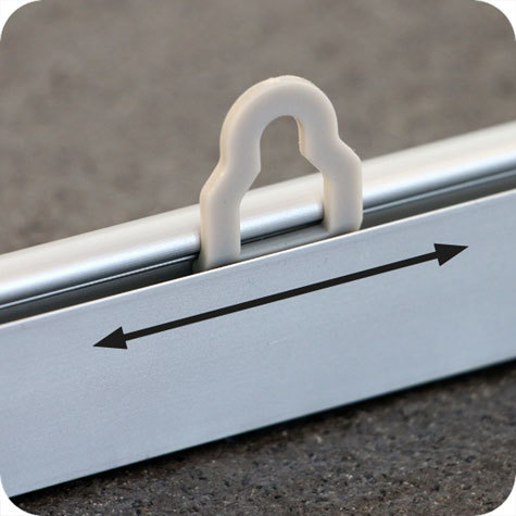 legatoria Listelli appendiposter in alluminio, 212mm in alluminio anodizzato color argento, con cappucci di chiusura e gomma antiscivolo per tutta la lunghezza, spessore 26mm. La stecca superiore � fornita di 2 ganci di appensione. Compresa una seconda stecca per il lato inferiore.