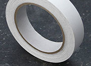 legatoria NastroAutoadesivo bordaDorso, 19mm, BIANCO nastro speciale in carta telata per ricoprire il dorso di blocchi pinzati. Elegante effetto tessuto, spessore 200 micron. Utilizzato nelle industrie grafiche per bordature e dorsature di libri, registri, quaderni, blocchi per assegni e formulari.