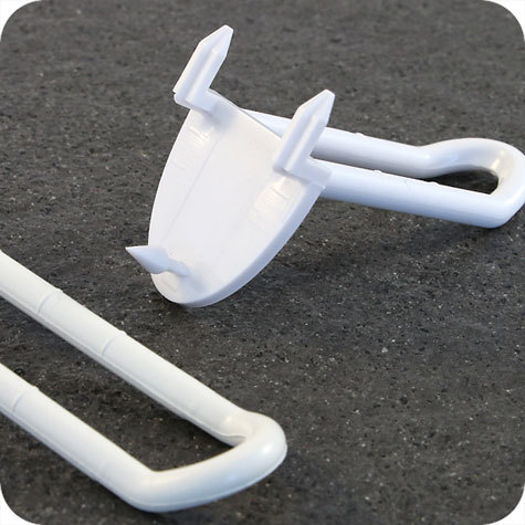 legatoria Gancio espositivo a U, per blister forati, 100mm BIANCO, si fissa inserendo i ganci automatici su display di cartone.