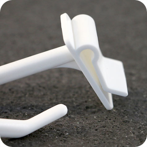 legatoria Gancio espositivo ad incastro, per blister forati, 100mm BIANCO, fissaggio ad incastro.