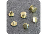 legatoria Viti sepolte rilegatura, OTTONATE, 6mm lunghezza 6 mm, testa diametro 10mm, tubetto diametro 5mm, una testa fissa ed una mobile. Per lunghezza, si intende la distanza INTERNA tra le due teste, che corrisponde allo spessore del volume da rilegare LEG1379