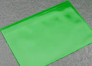 legatoria Busta con magneti. 164x110mm VERDE. 164x110/115mm. Con striscia magnetica posteriore 150x20mm. Lato superiore In PVC trasparente morbido da 250 micron. Lato inferiore in PVC blu da 300 micron LEG1472