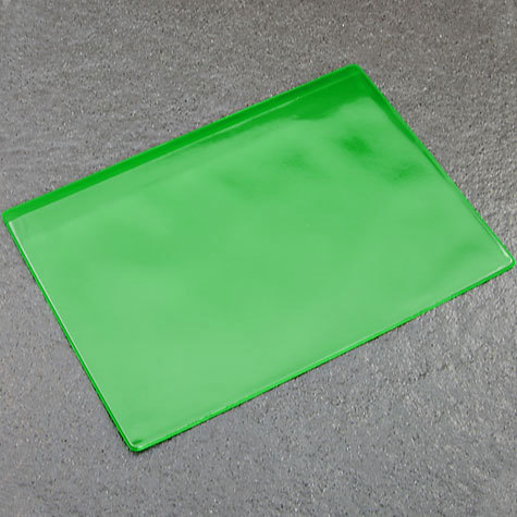 legatoria Busta con magneti. 164x110mm VERDE. 164x110-115mm. Con striscia magnetica posteriore 150x20mm. Lato superiore In PVC trasparente morbido da 250 micron. Lato inferiore in PVC blu da 300 micron.