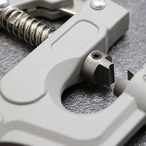 legatoria Pinza applicatrice capicorda tubetto- T  Per applicare capicorda a T codice leg2896 e leg2895, e per capicorda a tubetto  codice leg2962 e leg2963.