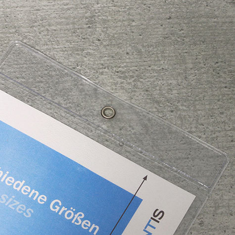 legatoria Busta APPENDIBILE 148x210mm(A5). FORO RINFORZATO TRASPARENTE, foro rinforzato con occhiello metallico da 4mm, in PVC morbido da 180 micron. Aperta sul lato corto. Contiene fogli formato A5 (15x21cm). Formato esterno 158x237mm.