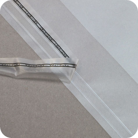 legatoria Sacchetto in polipropilene (OPP) 80x110mm TRASPARENTE, in polipropilene (OPP) da 30 micron, con patella da 30mm e banda autoadesiva di chiusura sul lato corto. Con foro euro sul lato superiore per appensione.