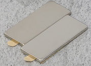 legatoria Calamita autoadesiva, 25x10 mm Calamita rettangolare con rivestimento superficiale nichelato, spessore 1.5mm, piastre magnetiche al neodimio, calamita con grado magnetico N35. Forza di attrazione massima: 1.600 grammi LEG1562