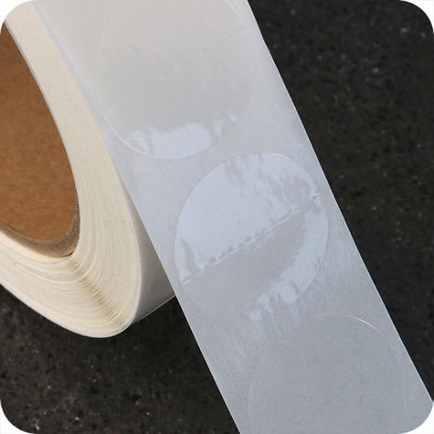 legatoria Bollini autoadesivi chiudibusta diametro 20mm TRASPARENTI, adesivo permanente, in rotolo, com perforazione mediana per la rottura del bollino se si tenta di rimuoverlo. 44 bollini al metro.