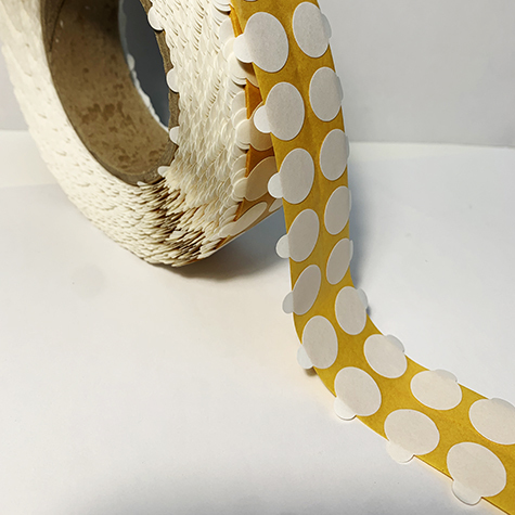 legatoria Bollini biadesivi diametro 75mm adesivo permanente da entrambi i lati, con strap per agevolare la rimozione del bollino dalla pellicola, in rotolo.