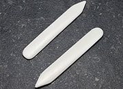 legatoria Pieghetta OSSO, 120mm, 1puntaAcuminata, 1puntaArrotondata Per piegare e lisciare Lunghezza 120mm. Attrezzo indispensabile al legatore per ogni operazione di piegatura e per formare il canaletto LEG2068