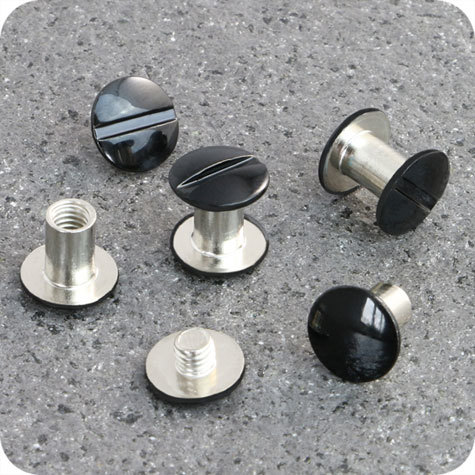 legatoria Viti sepolte rilegatura verniciate, 10mm NERO, in metallo verniciato, lunghezza mm 10. Testa diametro 10mm, tubetto diametro 5mm, una testa fissa ed una mobile. Per lunghezza, si intende la distanza INTERNA tra le due teste, che corrisponde allo spessore del volume da rilegare.