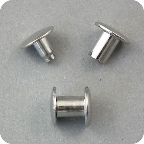 legatoria Vite sepolta ad incastro, 8mm NICHELATA.Per rilegatura. Lunghezza mm 8, testa diametro 10mm, fusto le due teste terminali sono lisce. Per lunghezza, si intende la distanza INTERNA tra le due teste, che corrisponde allo spessore del volume da rilegare.