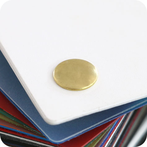 legatoria Vite sepolta ad incastro, 90mm OTTONATA.Per rilegatura. Lunghezza mm 90, testa diametro 10mm, fusto le due teste terminali sono lisce. Per lunghezza, si intende la distanza INTERNA tra le due teste, che corrisponde allo spessore del volume da rilegare.