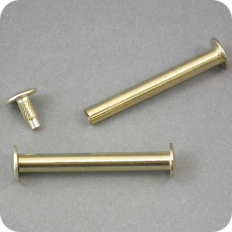 legatoria Vite sepolta ad incastro, 45mm OTTONATA.Per rilegatura. Lunghezza mm 45, testa diametro 10mm, fusto le due teste terminali sono lisce. Per lunghezza, si intende la distanza INTERNA tra le due teste, che corrisponde allo spessore del volume da rilegare.