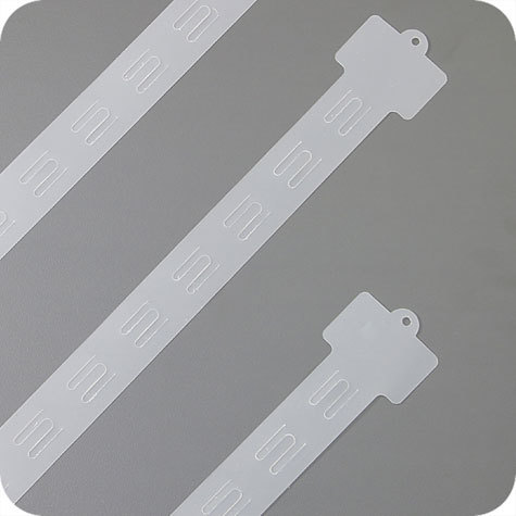 legatoria Supporto espositivo, 600 mm TRASPARENTE. In polipropilene pesante da 0,5mm. Lunghezza 600mm. Larghezza 38mm. Con 12 ganci. Testa superiore forata 64x40mm .