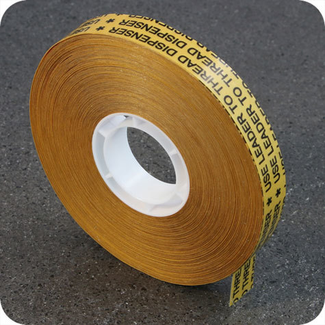 legatoria Nastro biadesivo. 12mm. PERFORMANCE per pistola applicatrice Scotch ATG applicator 700, in rotolo da 33 metri. Larghezza 12 mm. Spessore adesivo 0,075 mm. Prodotto alternativo al 3M 924.