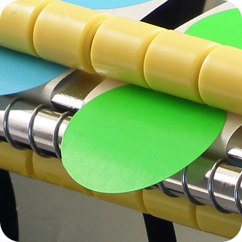 legatoria Dispenser per bollini adesivi, 113 mm Per rotoli di larghezza fino a 113 mm e di diametro fino a 165 mm. 4 piedini antiscivolo. Solida costruzione in metallo. Fornito con 2 supporti per rotoli regolabili.