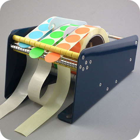 legatoria Dispenser per bollini adesivi, 162 mm Per rotoli di larghezza fino a 162 mm e di diametro fino a 165 mm. 4 piedini antiscivolo. Solida costruzione in metallo. Fornito con 2 supporti per rotoli regolabili.