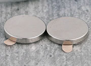 legatoria Calamita autoadesiva, diametro 13mm Calamita cilindrica con rivestimento superficiale nichelato, spessore 2mm, dischi magnetici al neodimio, calamita con grado magnetico N35. Forza di attrazione massima: 1.400 grammi LEG2318