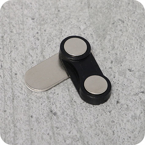 legatoria Chiusura magnetica per badge. 2magneti autoadesiva. Misure 33x12.5mm..