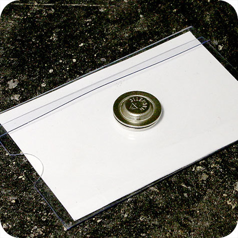 legatoria Chiusura magnetica per badge  autoadesiva. Misure 17x17x5mm..