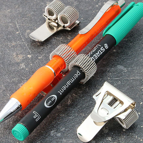 legatoria Portapenne metallo doppio con clip, 40x25mm NICHELATO, misure 40x25 mm, dotato di clip metallica flessibile da taschino.